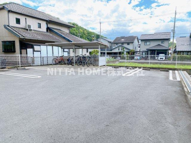 ドゥ　メゾンＢの駐車場|敷地内に駐車場があります♪