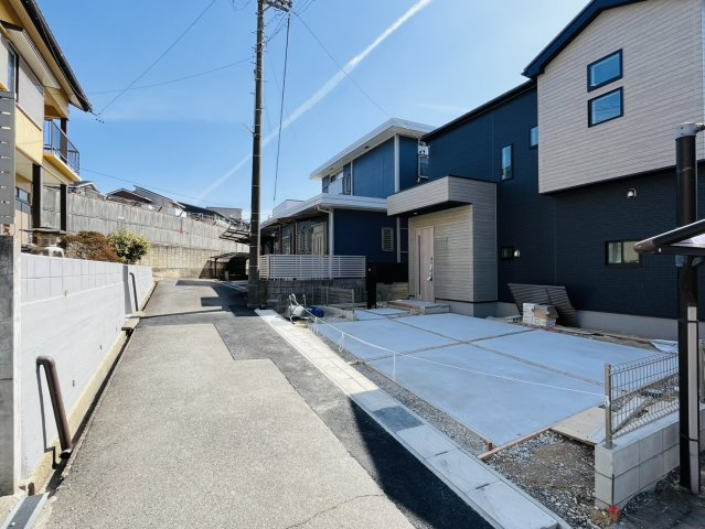 大府市梶田町5丁目57番『仲介手数料無料』新築戸建ての前面道路含む現地写真