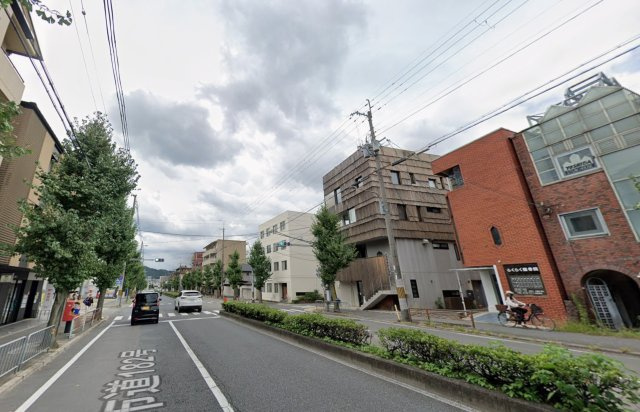 京都市左京区　白川通り沿いの店舗付ビルの外観