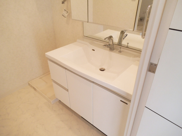 リガーレ浮間公園の洗面所|大きな独立洗面台も完備しています！