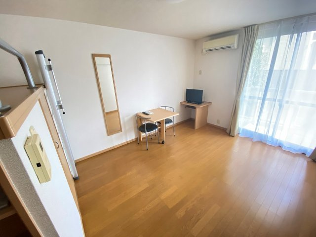 レオパレスアゼリアパークの居間・リビング