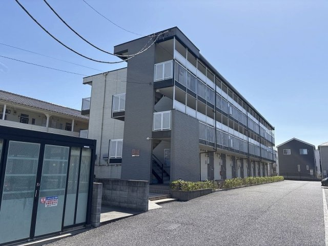 レオパレスアゼリアパークの外観