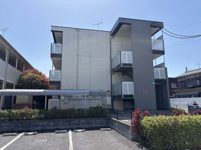 レオパレスアゼリアパークの外観