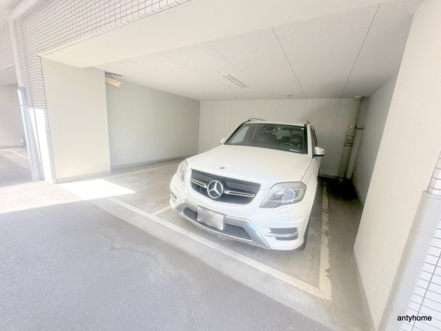 エステムプラザ難波WESTⅡプレディア　仲介手数料無料の駐車場