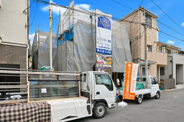 ファーストタウン東難波町3丁目新築一戸建て│4LDＫ+駐車2台可の外観|現地外観正面写真です。
同社施工のご案内が即日可能となっております。詳細はお気軽にお問い合わせください。