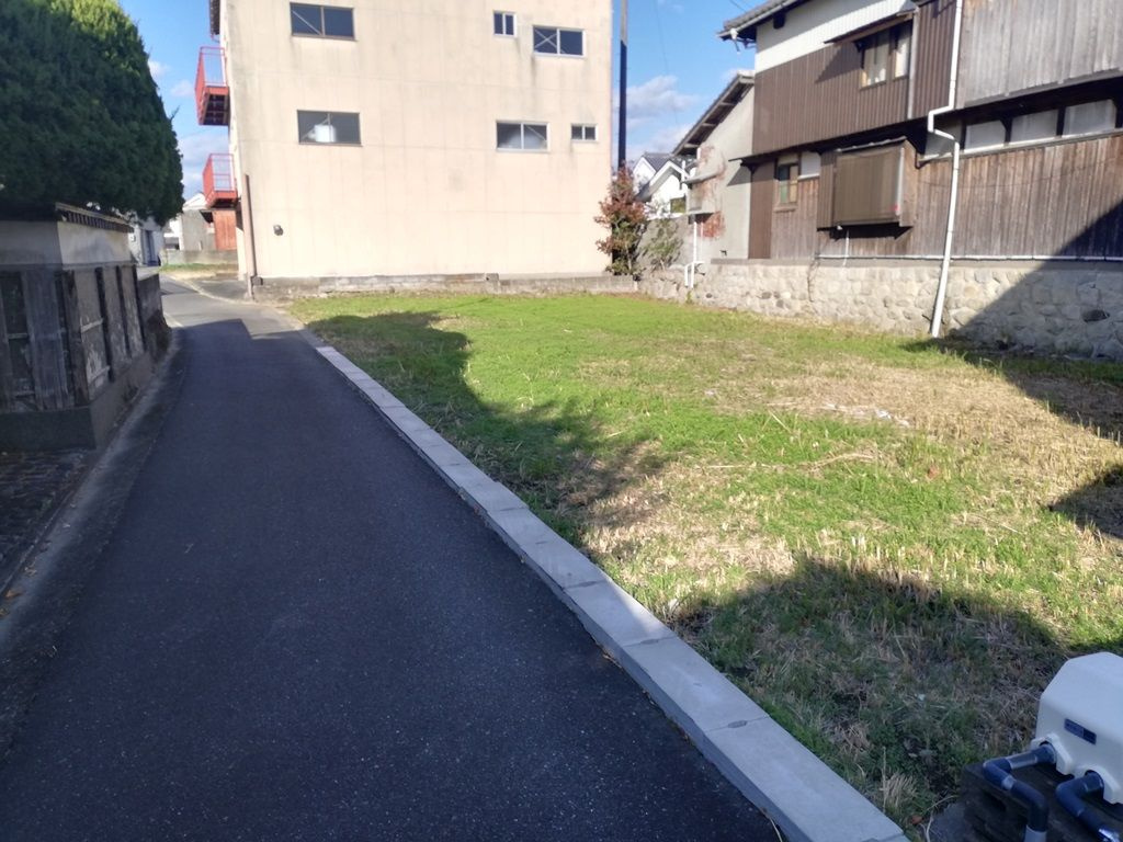うきは市吉井町　売り土地の前面道路含む現地写真