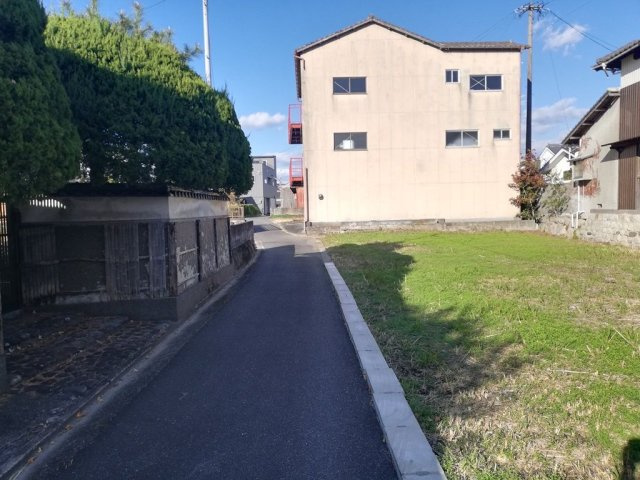うきは市吉井町　売り土地の前面道路含む現地写真