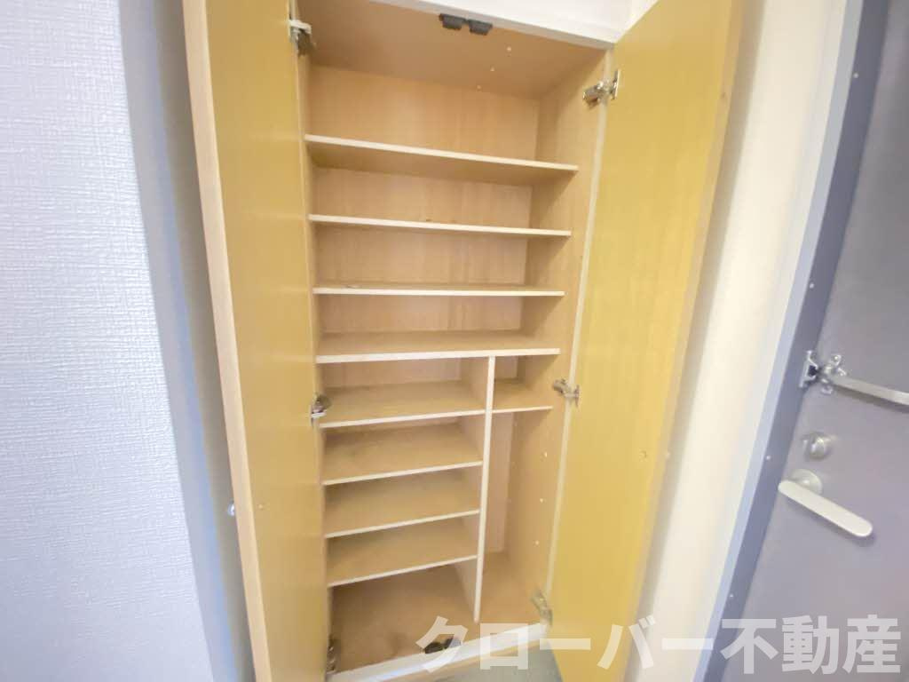 ラ・カーナ D棟の玄関