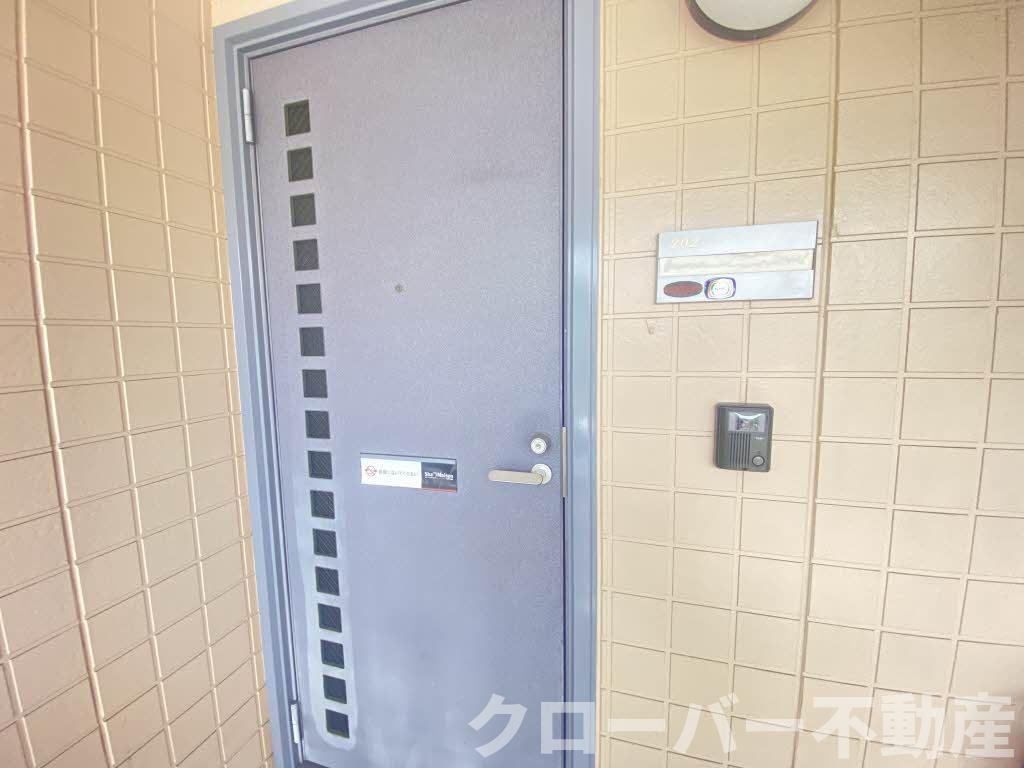 ラ・カーナ D棟の玄関