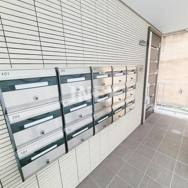 横浜市西区中央１丁目の賃貸マンションのエントランス