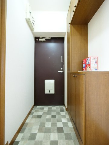 シャルマン竜之口Cの玄関