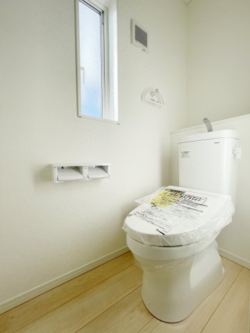 想定年間賃料111.6万　想定利回り5.64％　木造戸建のトイレ