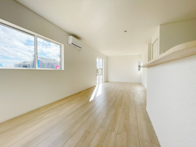 想定年間賃料111.6万　想定利回り5.64％　木造戸建の洋室