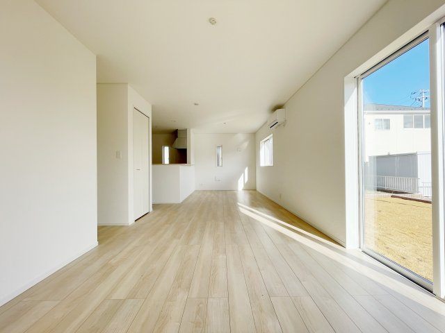 想定年間賃料111.6万　想定利回り5.64％　木造戸建の居間・リビング