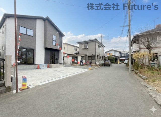 三郷市半田　新築戸建　全1棟の前面道路含む現地写真|前面道路含む現地写真です。