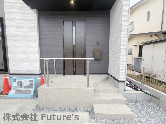 三郷市半田　新築戸建　全1棟のエントランス|外観アプローチ