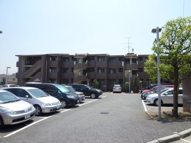 岩澤マンションの駐車場