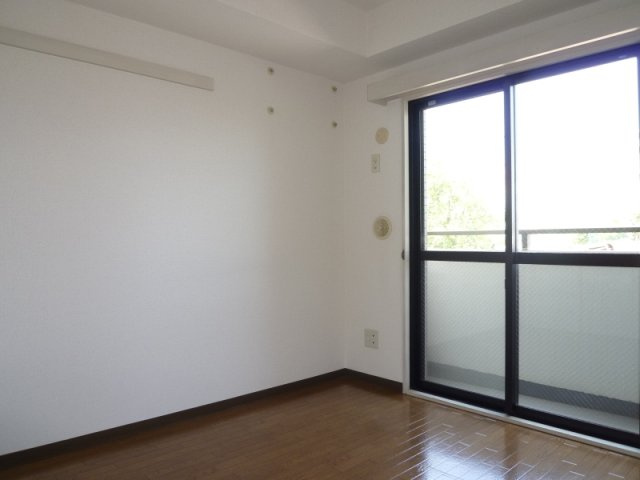 岩澤マンションの居間・リビング