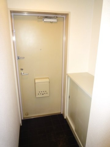 岩澤マンションの玄関
