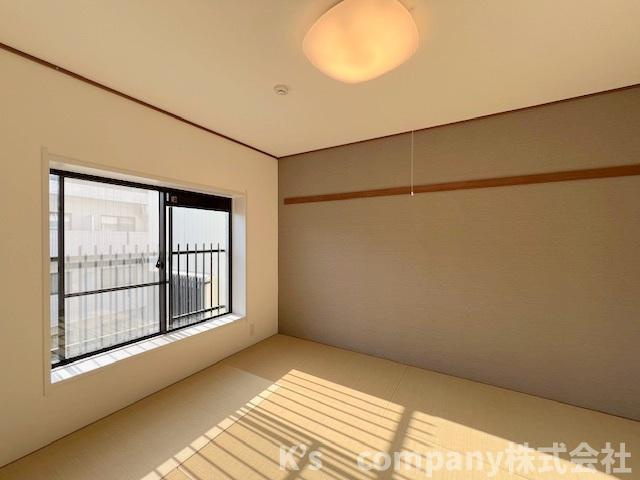●茅ヶ崎市本宿町　ライフコア茅ヶ崎の和室|リビングに隣接している和室6帖◇