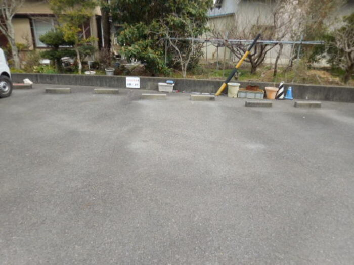 ルポ・ボナールの駐車場