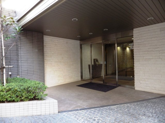 Clare Settle文京根津のエントランス