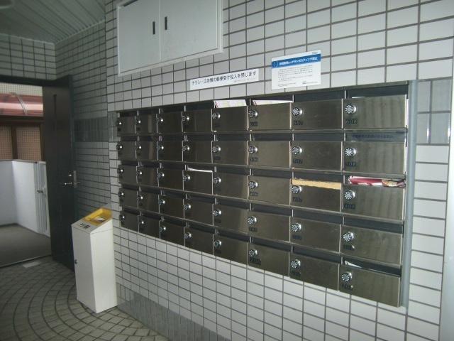 メゾン・ド・六甲パートⅠのエントランス|集合ポスト