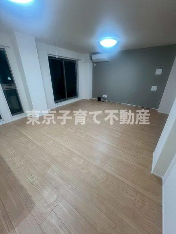 フラッツ平河町（TOKYO ZERO EMISSION HOUSE）の居間・リビング