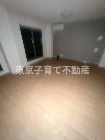 フラッツ平河町（TOKYO ZERO EMISSION HOUSE）の居間・リビング