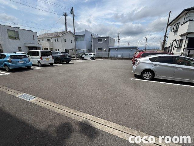 カーサＭの駐車場