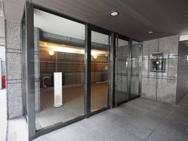 ルーブル森下のエントランス