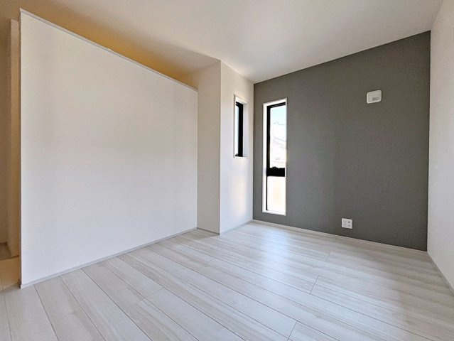 新築戸建・新築建売　福島市大森・太平寺　杉妻小・福島第一中の洋室|6.5帖の洋室はアクセントクロスがポイントのWICがついた収納豊富なお部屋です！