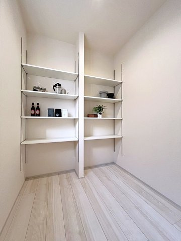 新築戸建・新築建売　福島市大森・太平寺　杉妻小・福島第一中の収納|大容量のパントリーは食品や日用品、防災グッズなどの保管に便利です！