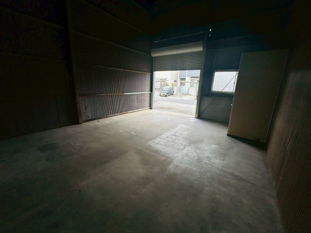 天白区池場貸倉庫の内装