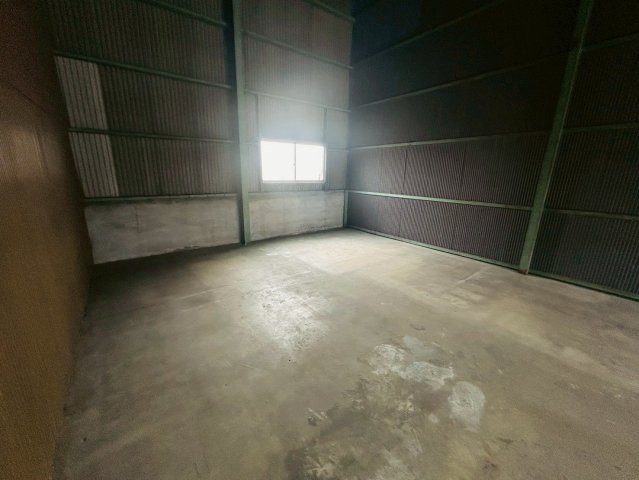 天白区池場貸倉庫の内装