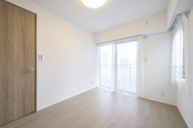 コート市ヶ谷の洋室|コート市ヶ谷：約５．３帖の洋室にはクローゼット・窓が付いております！