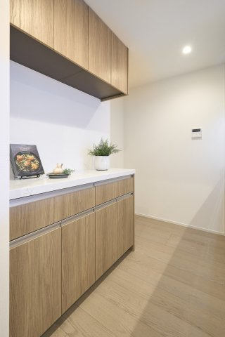 コート市ヶ谷のキッチン|コート市ヶ谷：キッチンにはカップボードも付いております！