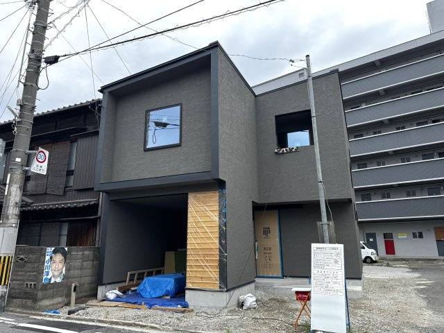 花園町二丁目　インナーガレージ付新築戸建の外観
