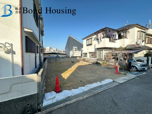 太陽光付き・長期優良住宅・ZEH・千代が丘　全１棟の前面道路含む現地写真