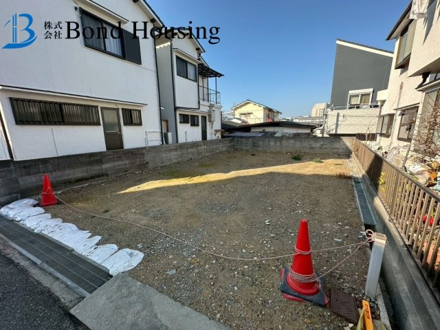 太陽光付き・長期優良住宅・ZEH・千代が丘　全１棟の前面道路含む現地写真
