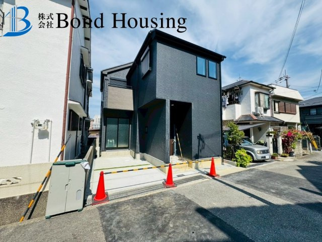 太陽光付き・長期優良住宅・ZEH・千代が丘　全１棟の前面道路含む現地写真