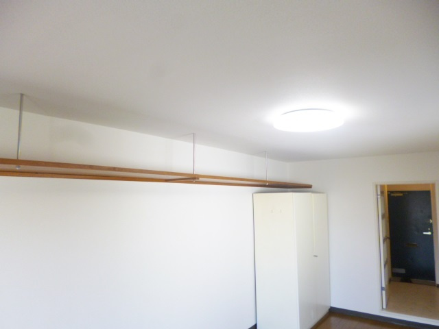 アルファ王子本町ＥＡＳＴの収納|片側上段に棚があります★