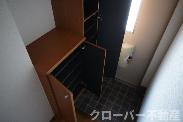 クレディ・メゾンの玄関
