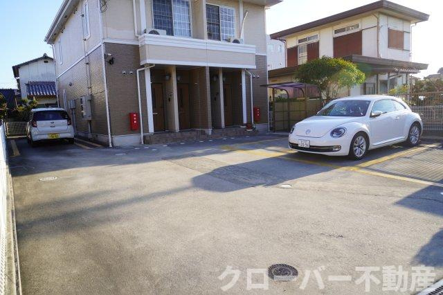 クレディ・メゾンの駐車場