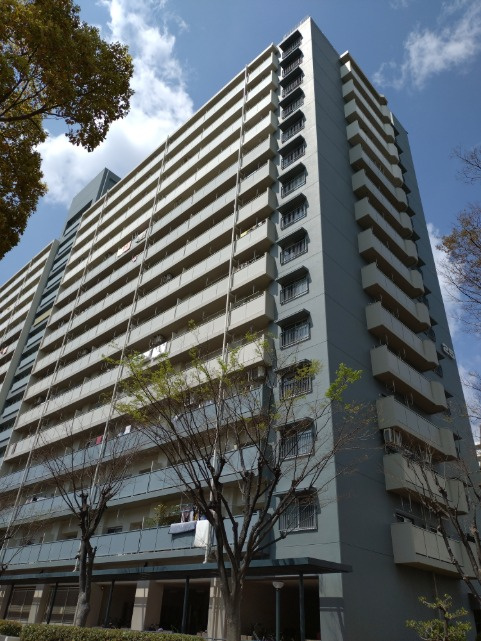 武庫川あおぞらのまち住宅25号棟の外観