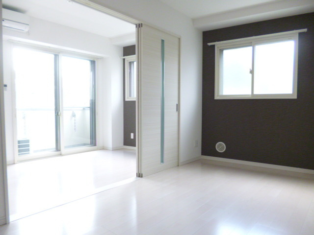 ル　シェル　クレールの居間・リビング|奥行きのある洋室です♪