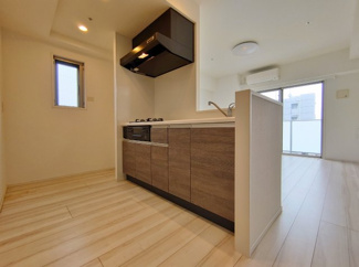 【居間・リビング】 | ルフレプレミアム神楽坂 | ワイドフローリングに遮音性が高い２重床仕様です。