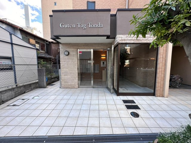 グーテンターク富田のエントランス