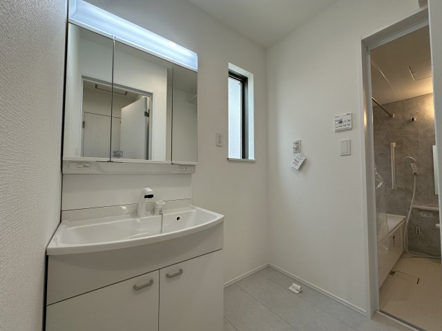 神戸市垂水区乙木新築戸建の独立洗面台