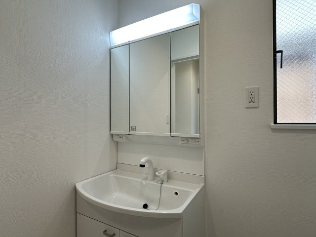 神戸市垂水区乙木新築戸建の独立洗面台